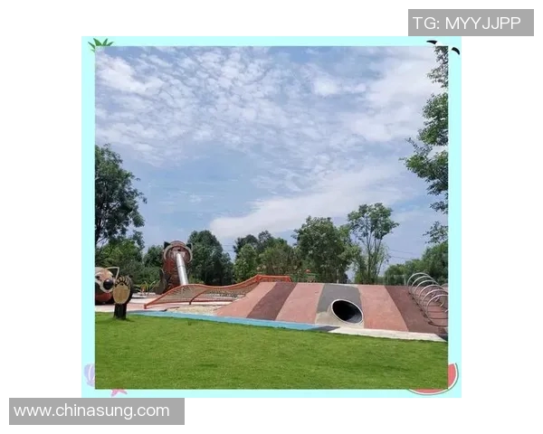 阳光、清水与绿意相融 打造理想室外泳池休闲天地