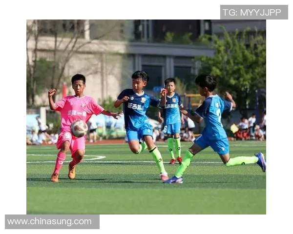 从校园到绿茵场:那些念过大学的足球明星们的成长故事